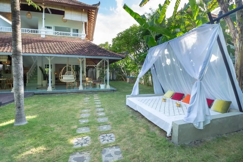 Tropical Garden Villa Near Seminyak Beach, With Private Pool  塞米亚克