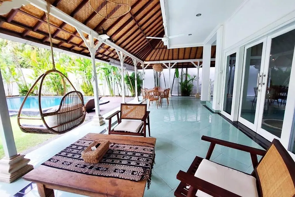 Tropical Garden Villa Near Seminyak Beach, With Private Pool  塞米亚克